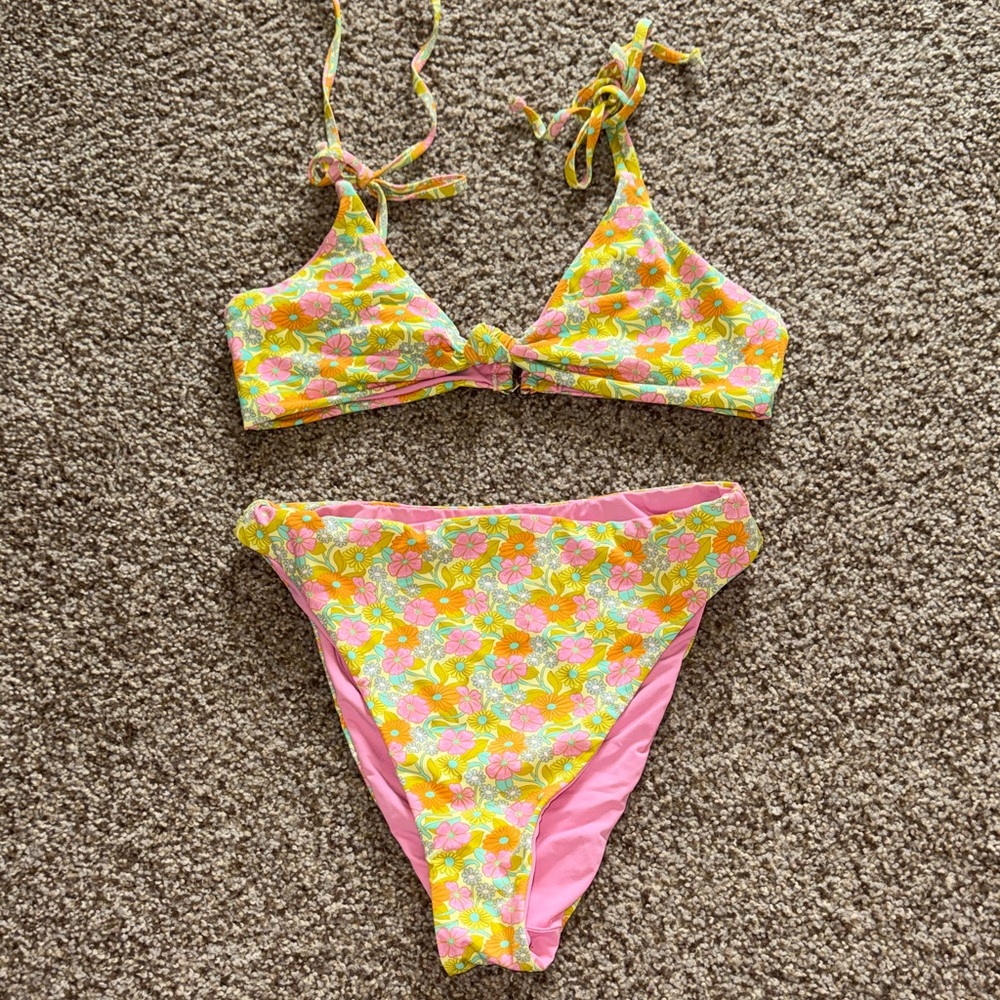 Dippin' Daisy's Floral Bikini!